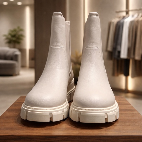 TINSTREE Chelsea Boots Womens Size 8 white Mid-Calf Lug Sole Pull-On - Picture 4 of 4